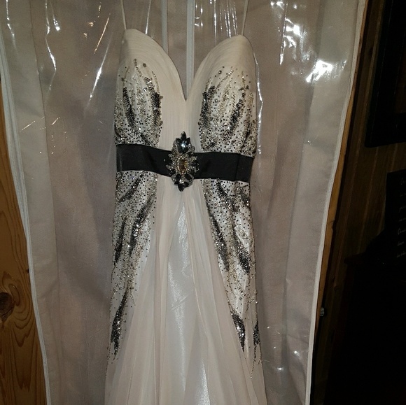 unknown Dresses & Skirts - Formal dress size 2